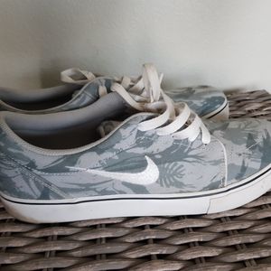 Nike Gray Camo Sneakers Mens 10.5
